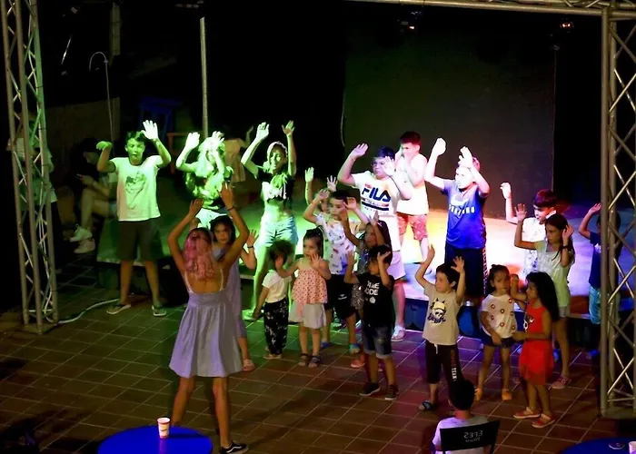 Akay Garden Family Club